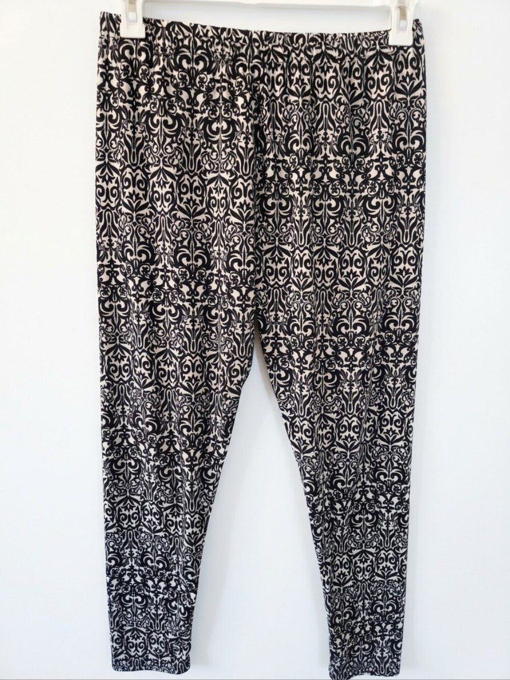 shosho Black and White Ornate Print Leggings